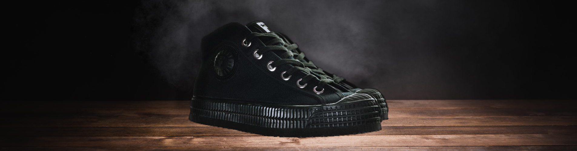 Vegan sneakers, completly natural sneaker in full black color